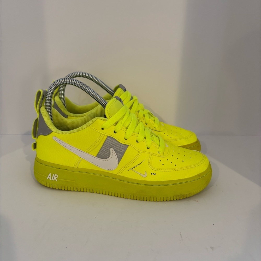 Nike Low-Top Sneakers in Neon Yellow with White Swoosh‎ size 4